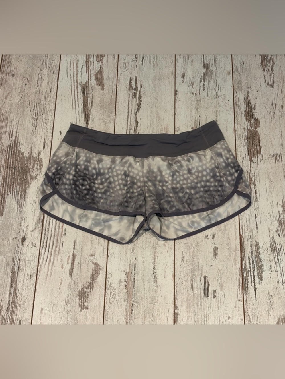 lululemon athletica gray tie dye athletic short shorts - size 8